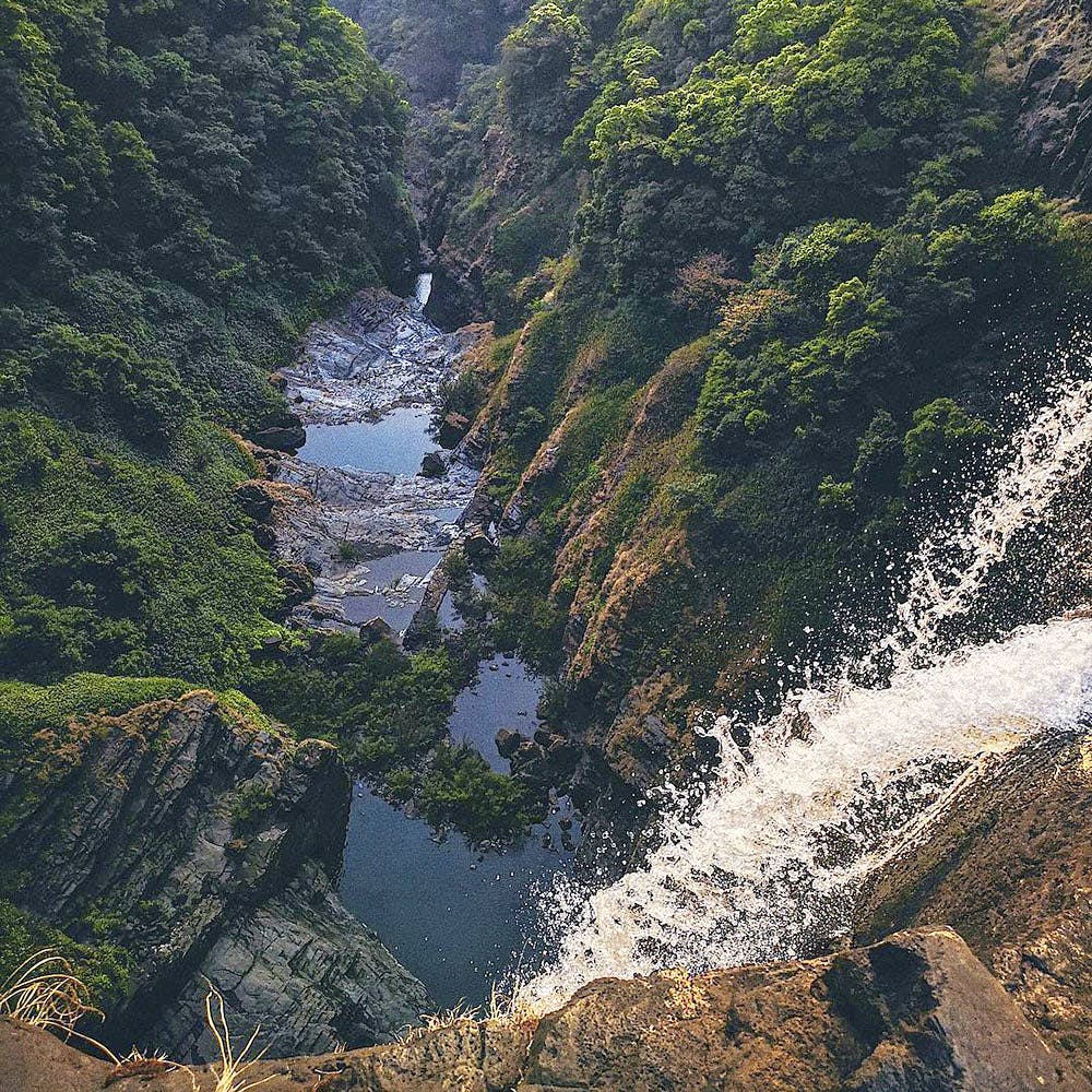 Water,Water resources,Natural landscape,Geological phenomenon,Wilderness,Mountain,Watercourse,River,Sky,Ravine