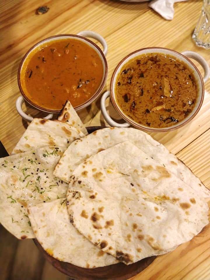 Dish,Food,Cuisine,Naan,Ingredient,Roti,Chapati,Punjabi cuisine,Indian cuisine,Bhakri