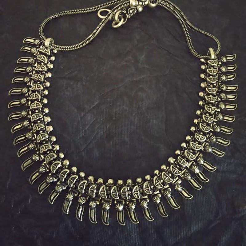 Necklace,Jewellery,Fashion accessory,Body jewelry,Chain,Metal,Silver,Silver