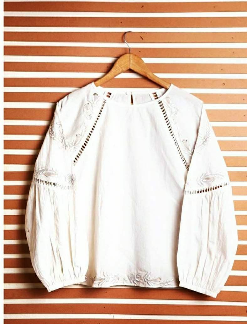 Clothing,White,Clothes hanger,Outerwear,Sleeve,Beige,Blouse,Shoulder,Collar,Jacket