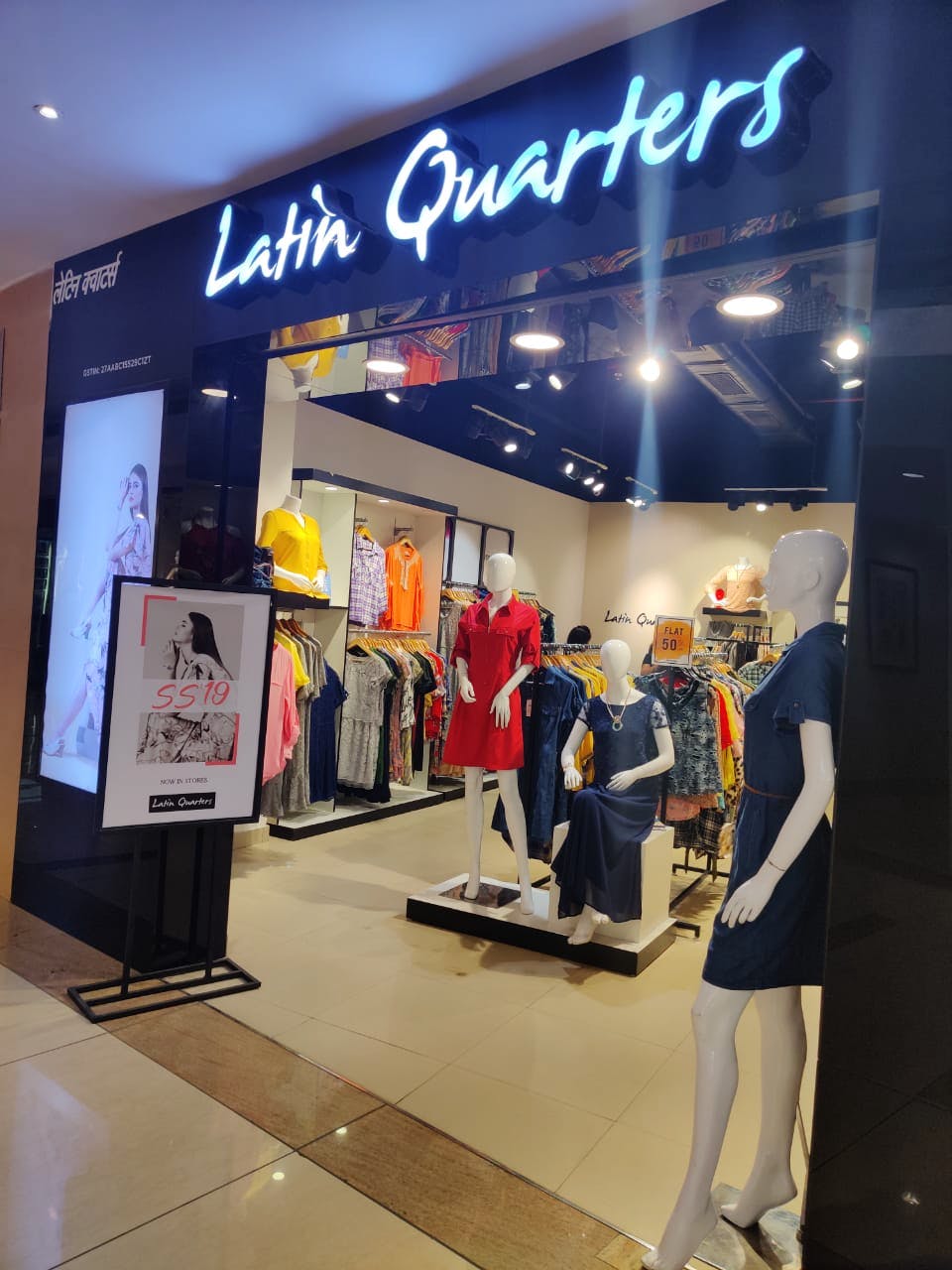 Outlet store,Boutique,Retail,Display window,Building,Shopping mall,Footwear,Shopping,Trade,Brand