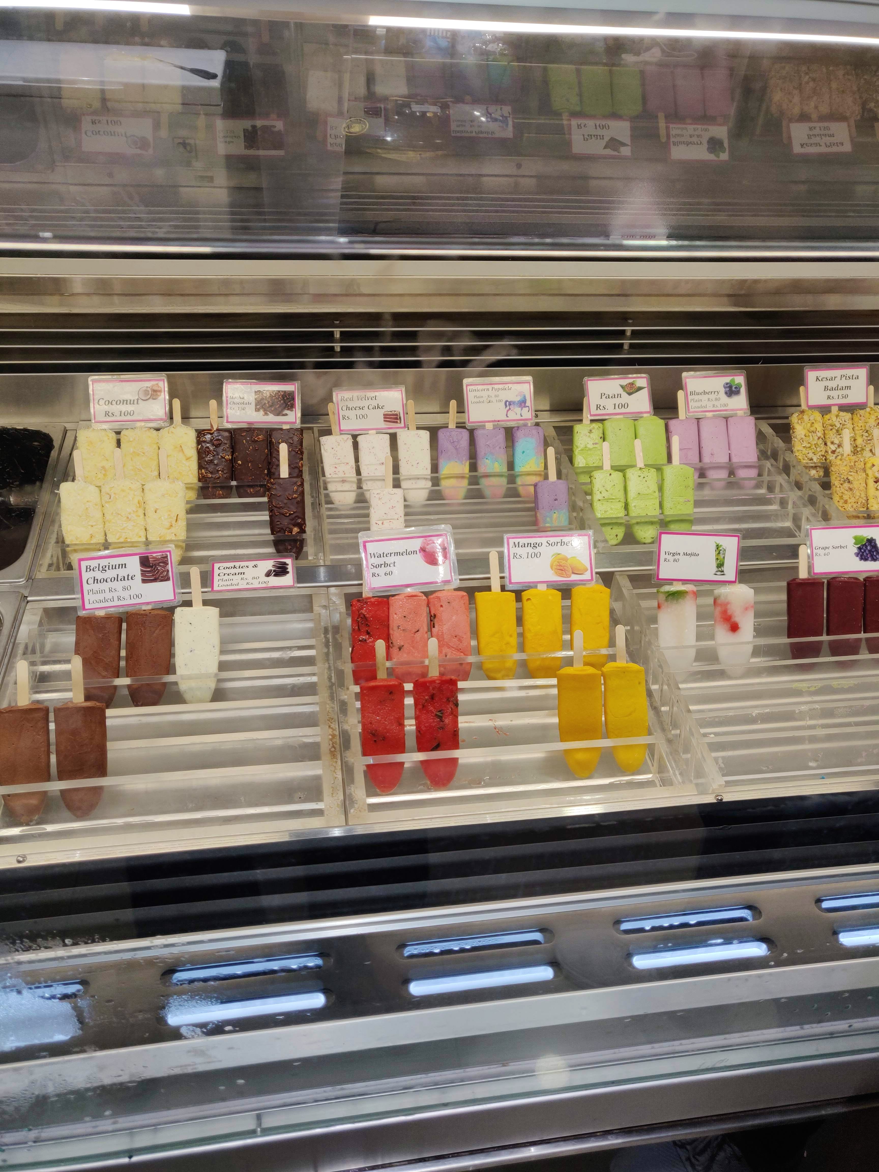 Display case,Frozen dessert,Ice cream,Dairy,Gelato,Dessert