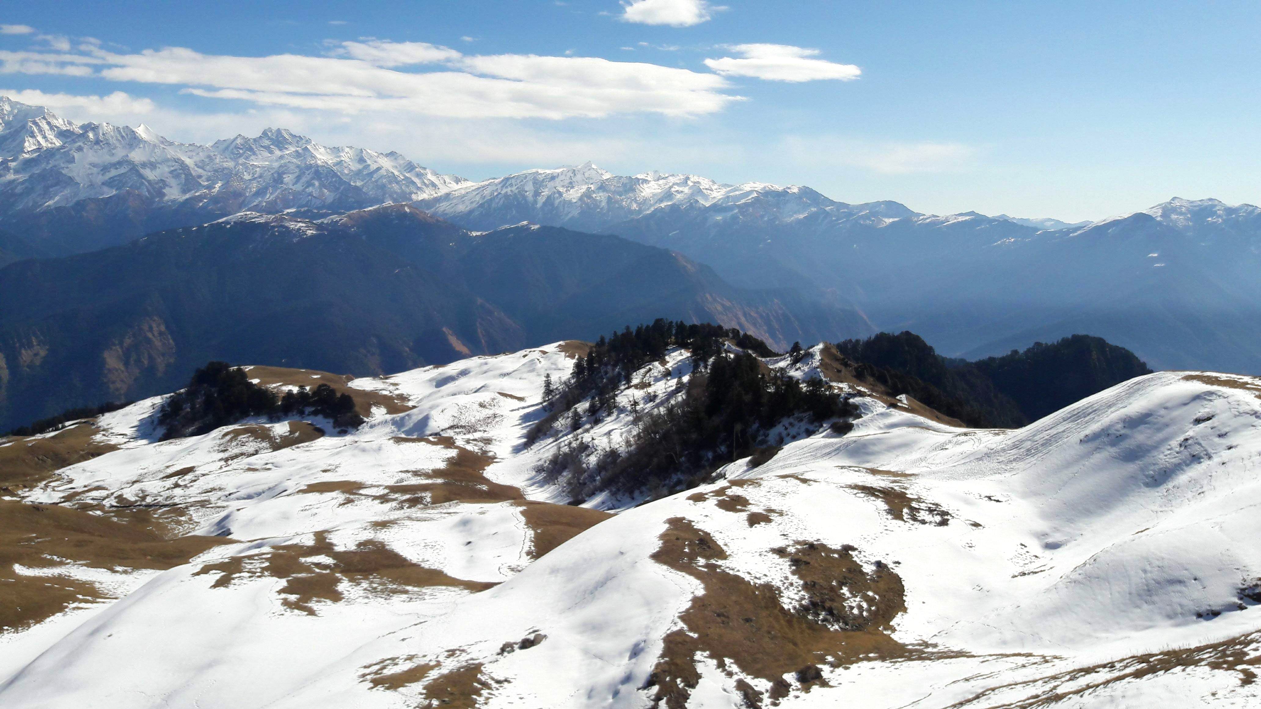 Mountainous landforms,Mountain,Mountain range,Ridge,Arête,Glacial landform,Snow,Summit,Massif,Alps