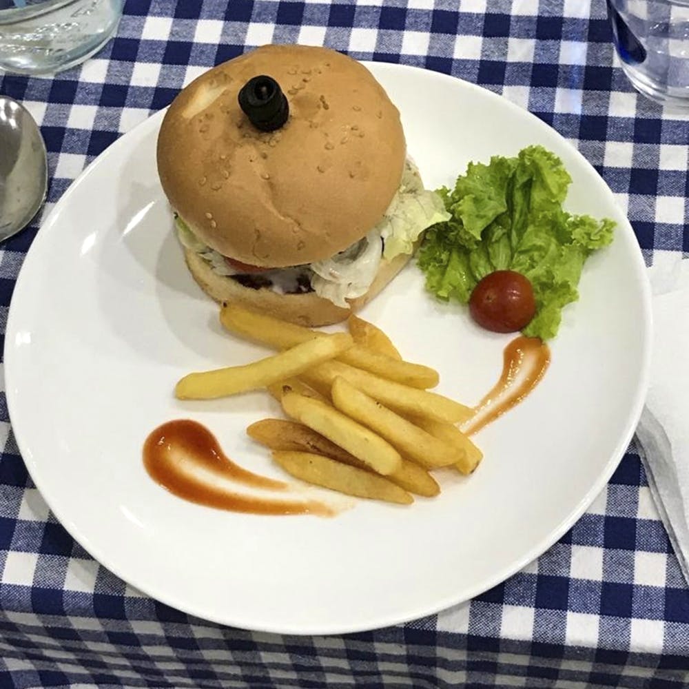 Dish,Food,Cuisine,Ingredient,Kids' meal,Fast food,Hamburger,Junk food,French fries,Slider