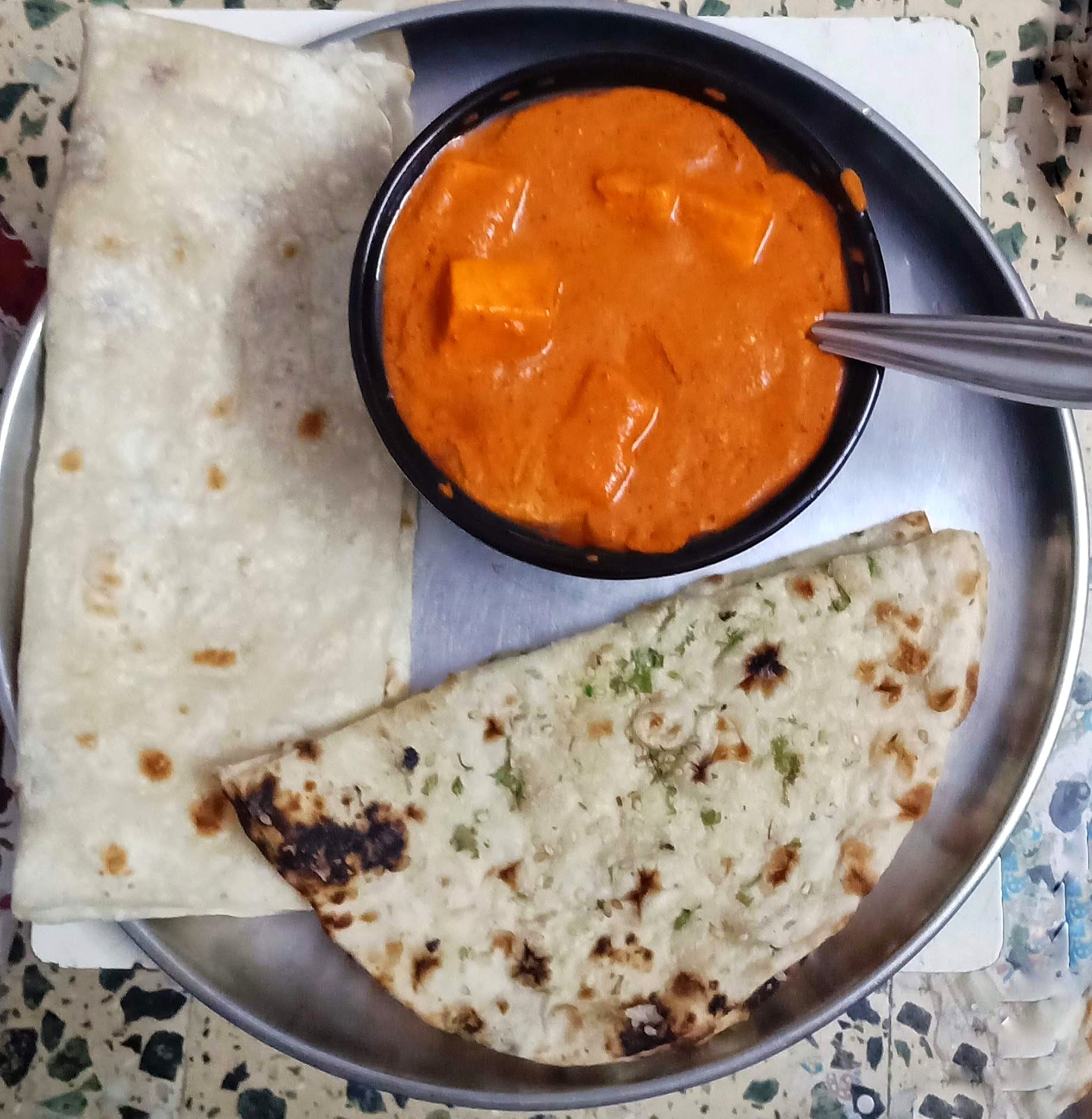 Dish,Food,Cuisine,Naan,Ingredient,Chapati,Roti,Kulcha,Punjabi cuisine,Indian cuisine