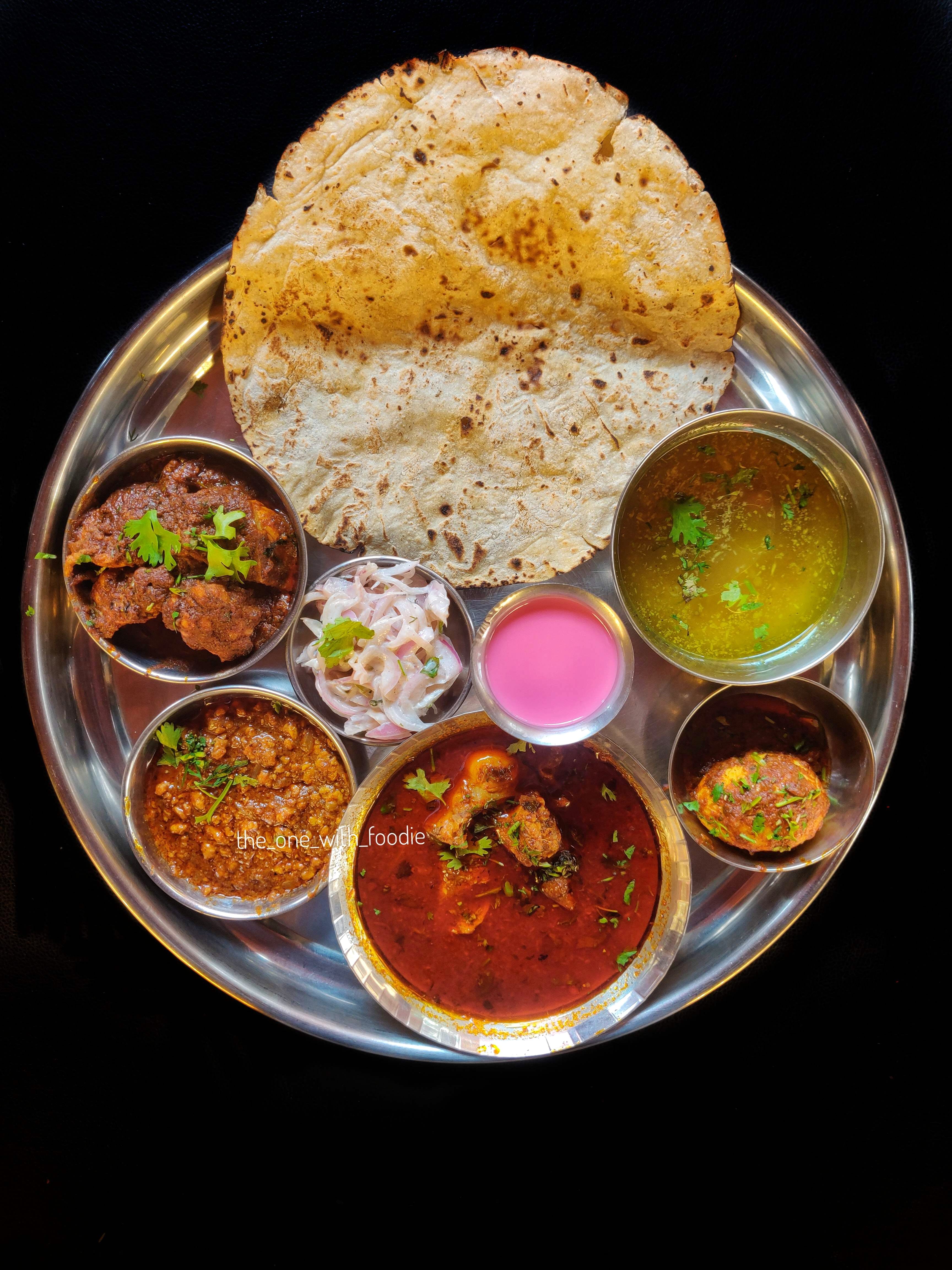 Dish,Food,Cuisine,Ingredient,Curry,Punjabi cuisine,Indian cuisine,Meal,Sindhi cuisine,Produce