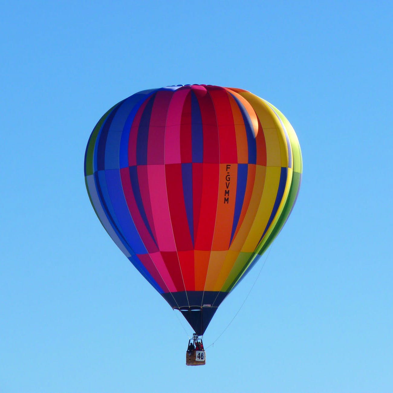 Hot air balloon,Hot air ballooning,Air travel,Air sports,Daytime,Sky,Balloon,Blue,Mode of transport,Vehicle