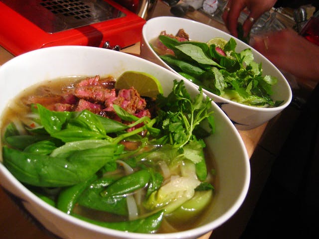 Dish,Food,Cuisine,Ingredient,Leaf vegetable,Soup,Kai-lan,Vegetable,Water spinach,Pho