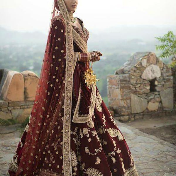 Maroon,Clothing,Sari,Lady,Formal wear,Tradition,Dress,Outerwear,Textile,Photography