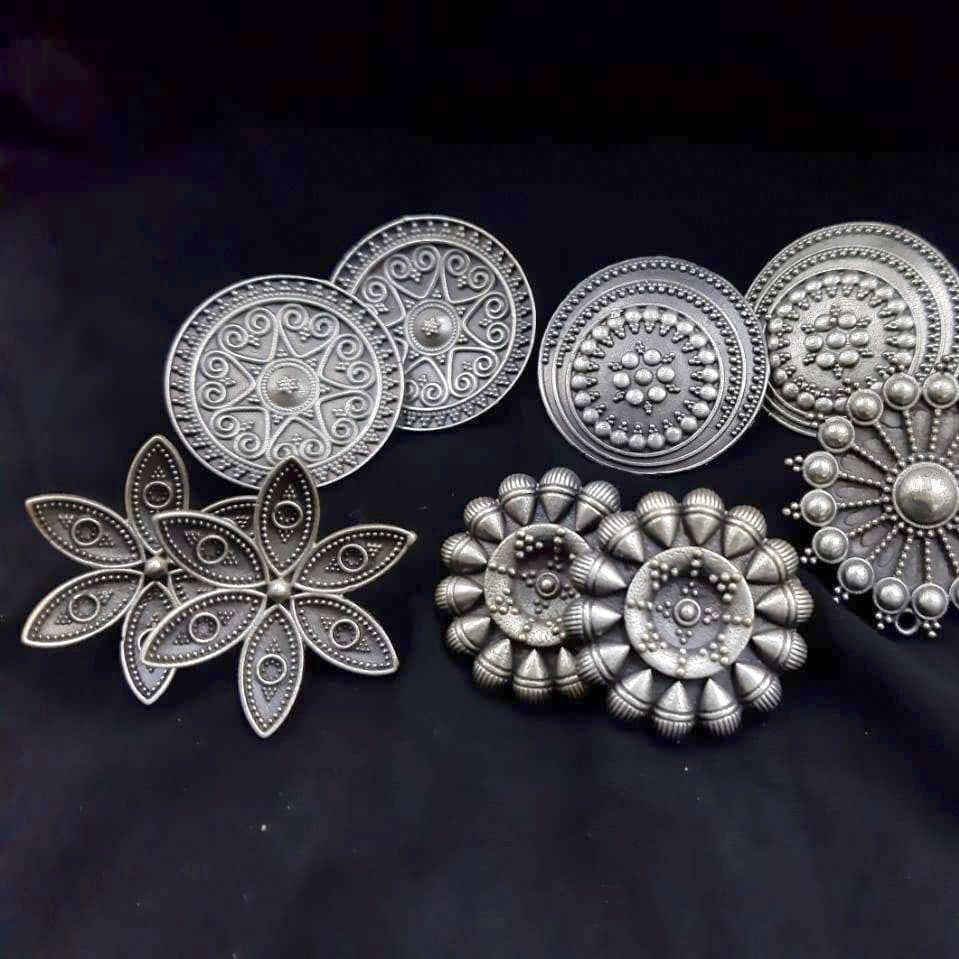 Silver,Fashion accessory,Silver,Jewellery,Metal,Still life photography,Black-and-white,Ornament,Pattern,Button