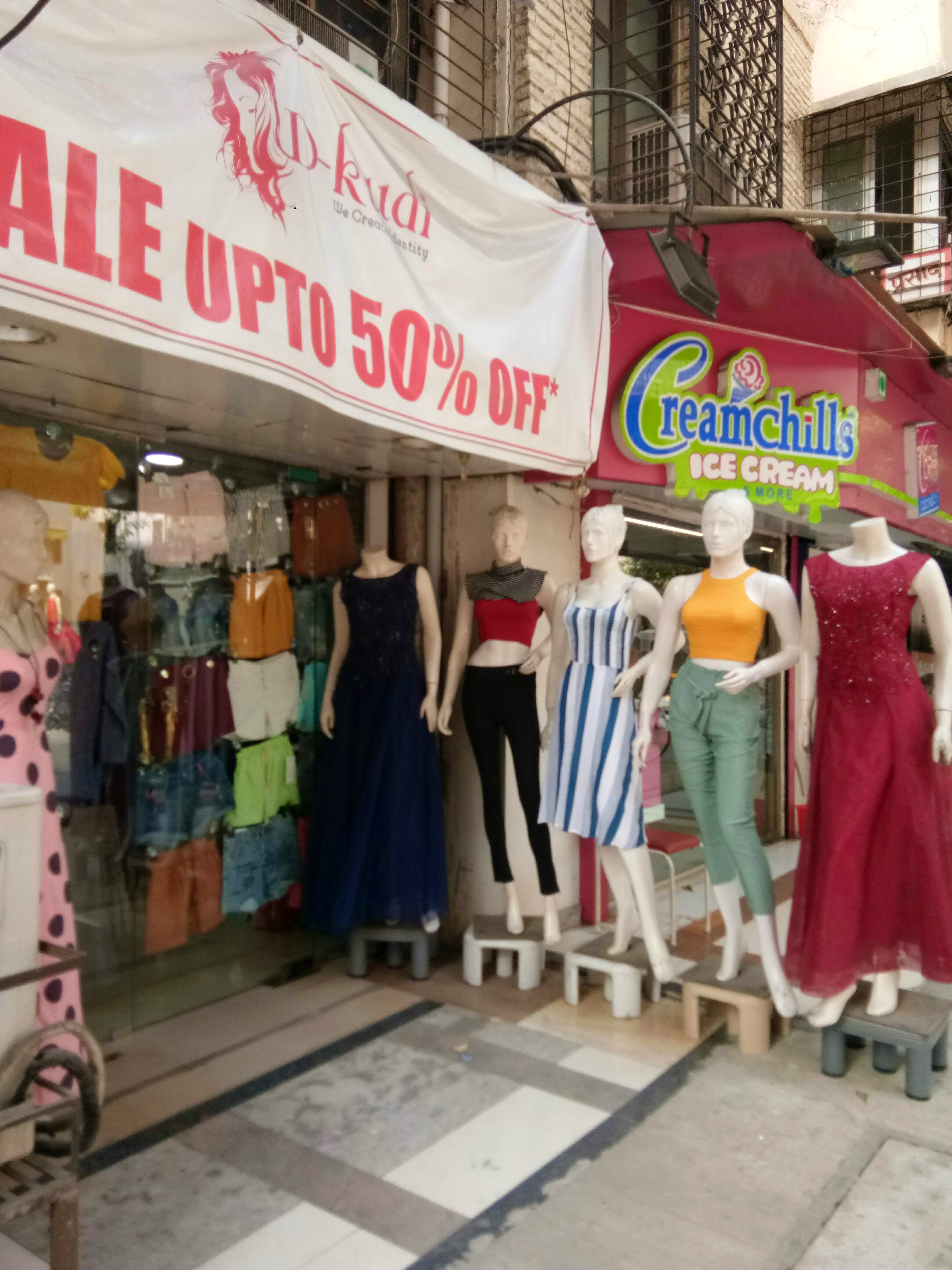 Shopping,Outlet store,Boutique,Bazaar,Selling,Retail,Building,Marketplace,Textile,Market