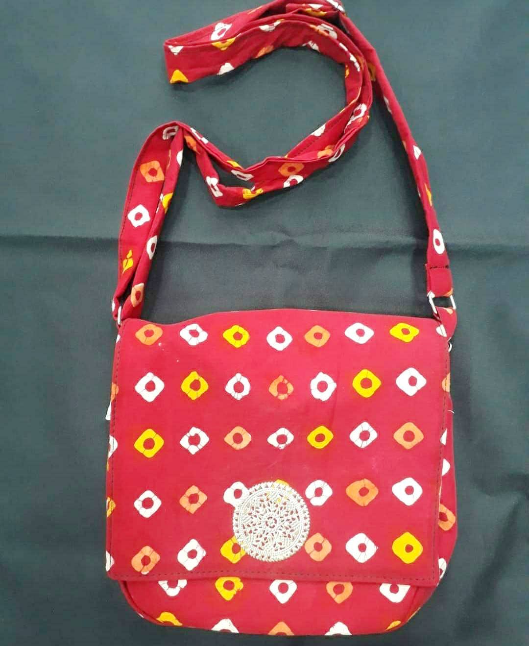 Bag,Handbag,Red,Product,Shoulder bag,Fashion accessory,Yellow,Pattern,Pattern,Design