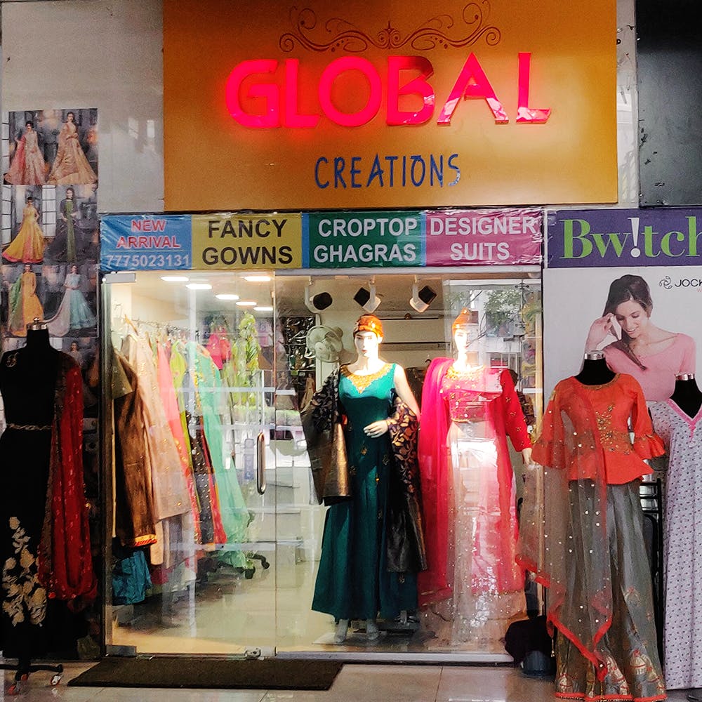 Boutique,Clothing,Retail,Fashion,Display window,Outlet store,Dress,Fashion design,Shopping,Textile