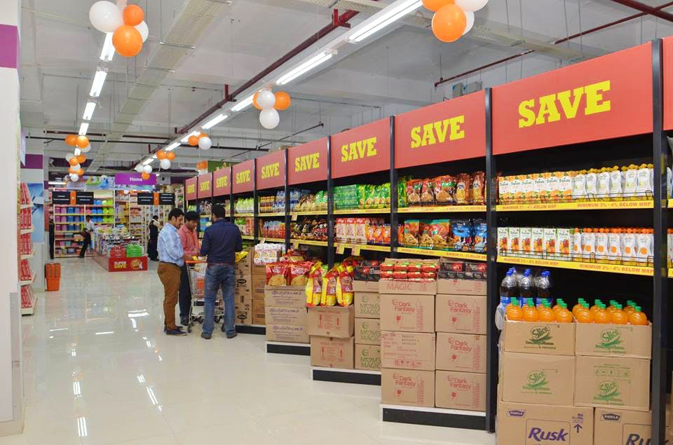 Retail,Supermarket,Grocery store,Building,Convenience store,Aisle,Outlet store,Trade,Convenience food,Customer