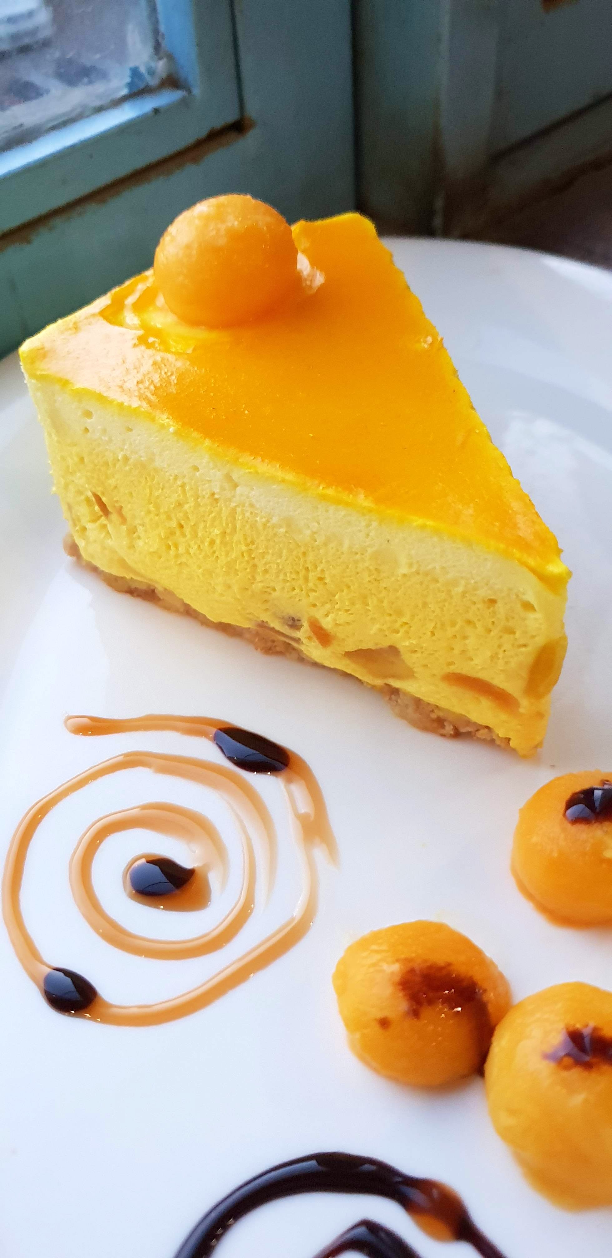 Dish,Food,Cuisine,Dessert,Ingredient,Baked goods,Cheesecake,Semifreddo,Chiboust cream,Flan