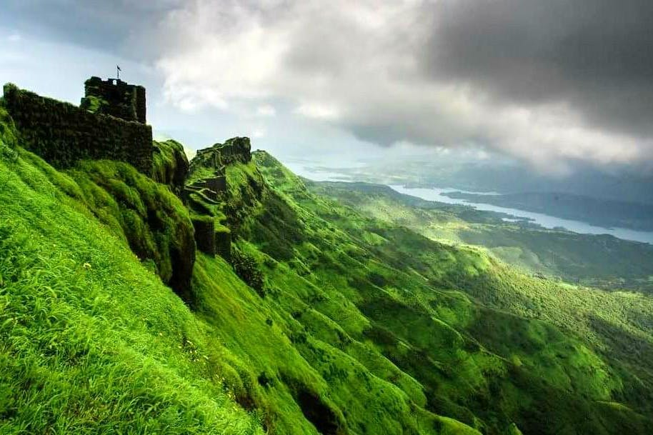 Highland,Nature,Mountainous landforms,Green,Natural landscape,Vegetation,Hill station,Mountain,Hill,Sky