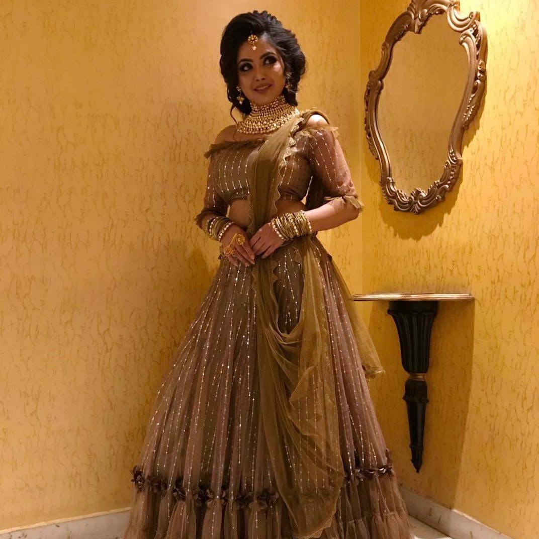 Clothing,Lady,Dress,Gown,Formal wear,Fashion,Fashion design,Victorian fashion,Costume design,Sari