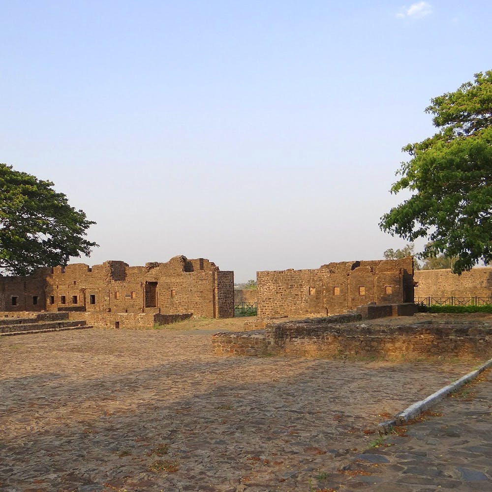 Wall,Fortification,Ruins,Historic site,Ancient history,History,Archaeological site,Building,Landscape,Tourism