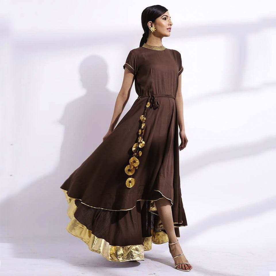 Clothing,Fashion model,Dress,Formal wear,Brown,Gown,Fashion,Waist,Fashion design,Shoulder