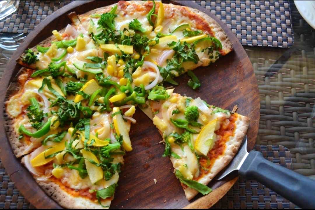 Dish,Food,Cuisine,Pizza,Ingredient,Flatbread,California-style pizza,Tarte flambée,Produce,Recipe