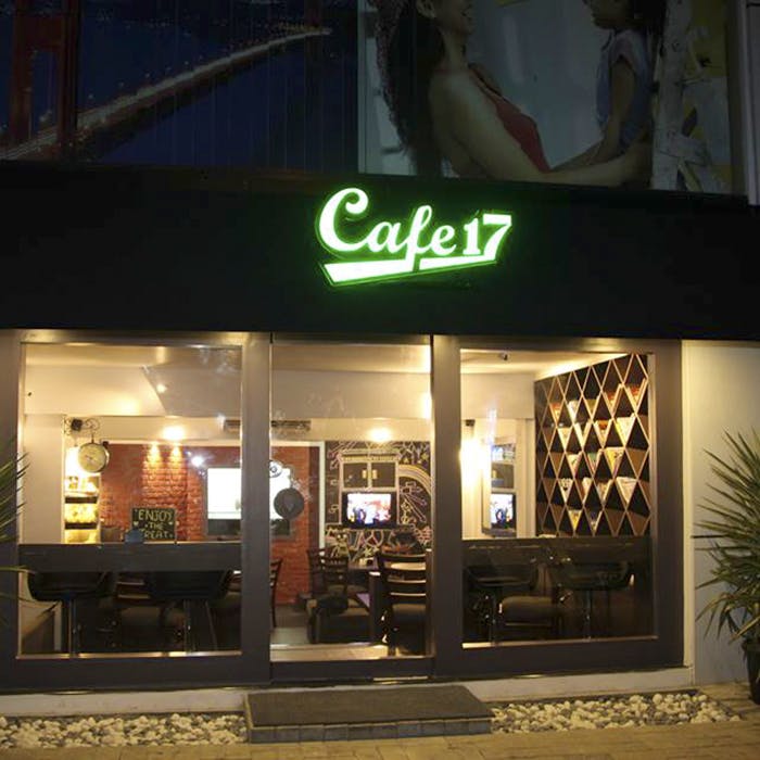 Building,Café,Night,Restaurant,Coffeehouse,Signage,Fast food restaurant,Bar,Electronic signage,Neon
