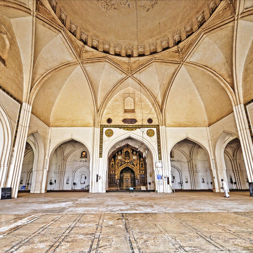 Building,Holy places,Architecture,Arch,Vault,Khanqah,Symmetry,Place of worship,Medieval architecture,Ceiling