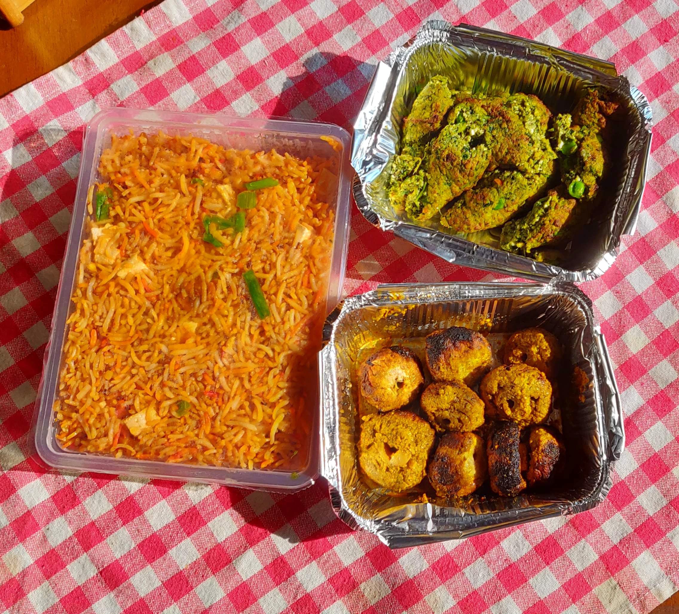 Dish,Food,Cuisine,Ingredient,Comfort food,Meal,Produce,Prepackaged meal,Take-out food,Indian cuisine