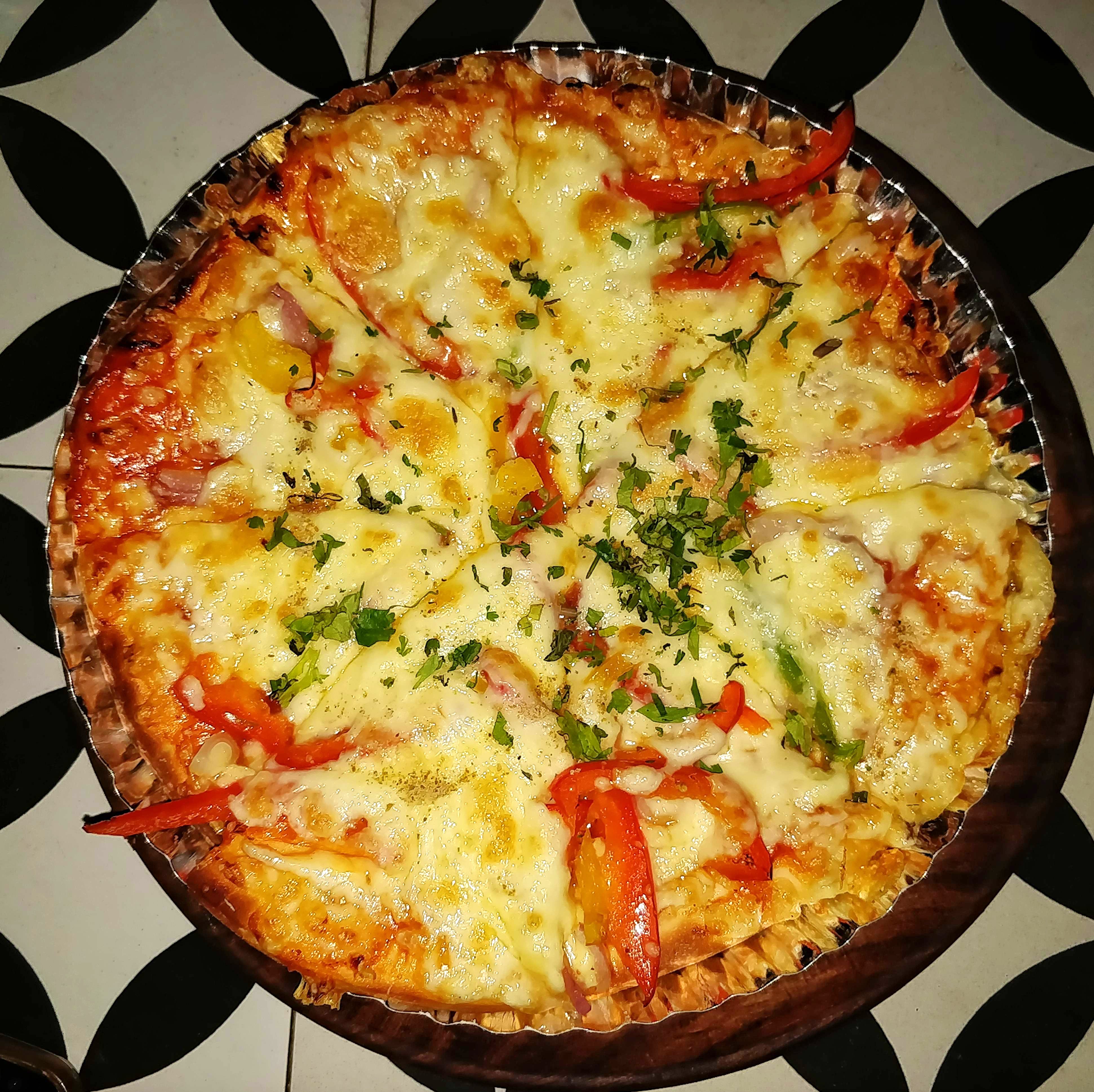 Dish,Food,Cuisine,Pizza cheese,Pizza,Ingredient,Quiche,California-style pizza,Sicilian pizza,Baked goods