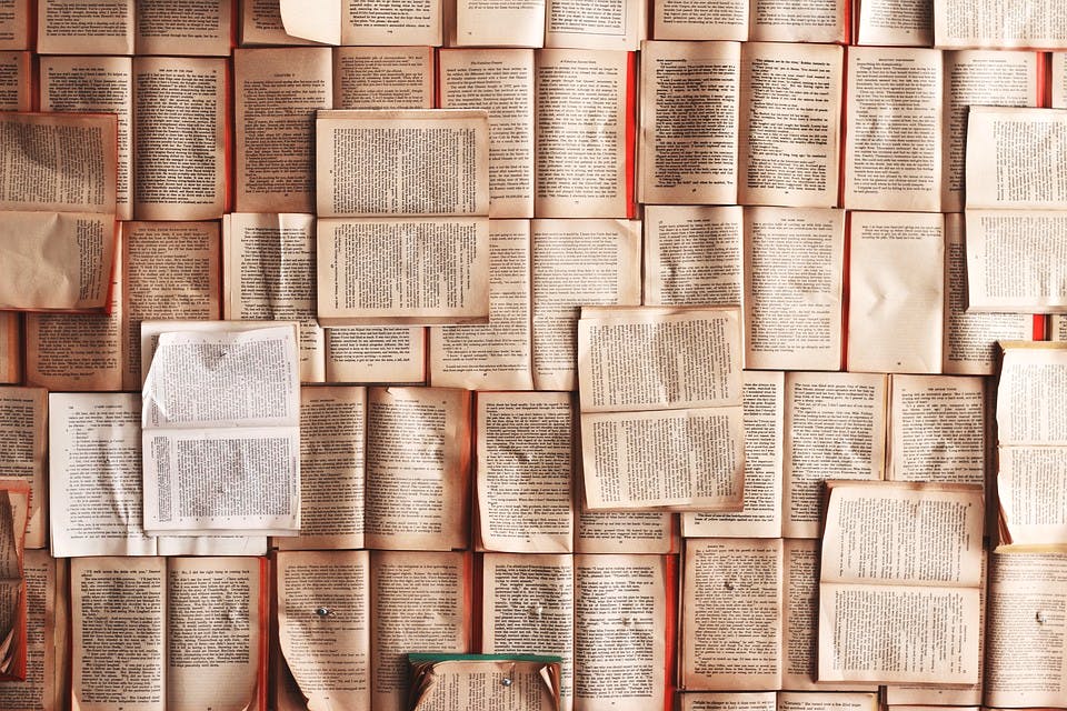 Wall,Pattern,Textile,Newsprint,Beige,Paper,Wood,Interior design,Pattern,Rectangle