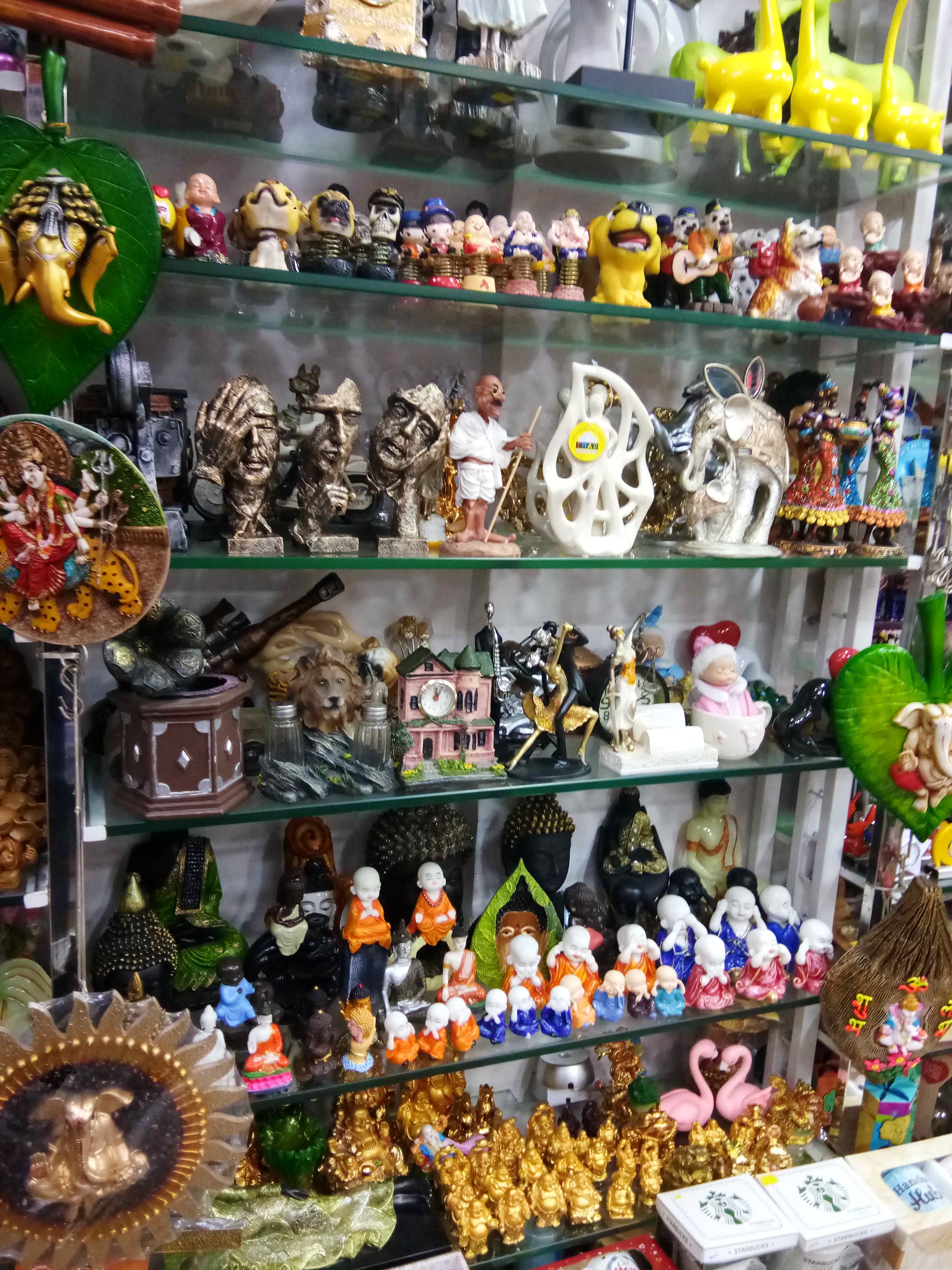 Market,Bazaar,Public space,Collection,Souvenir,Toy,Action figure,City,Marketplace