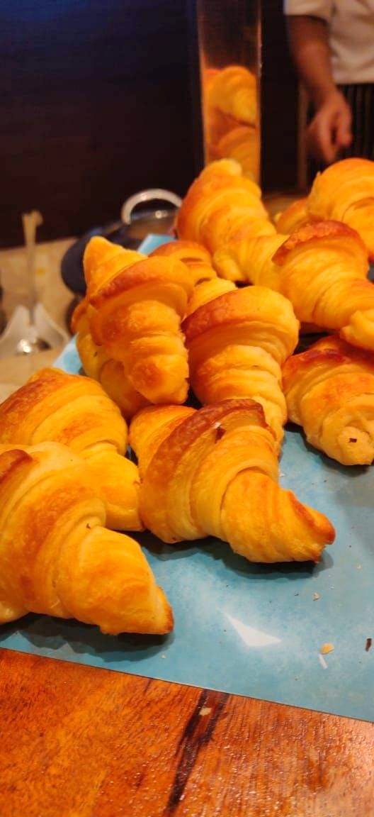 Croissant,Food,Cuisine,Baked goods,Viennoiserie,Dish,Ingredient,Pastry,Bread,Finger food