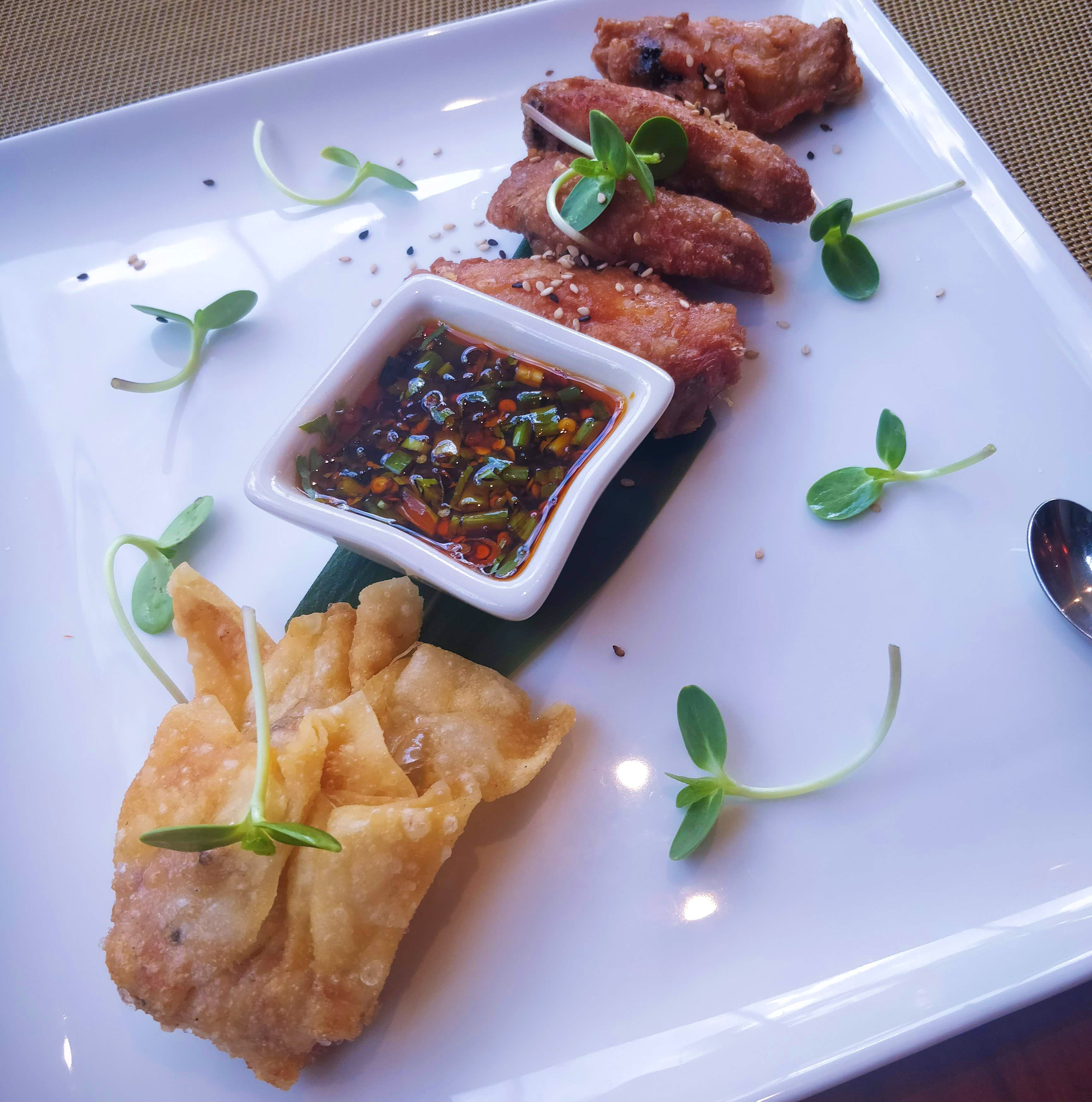 Dish,Food,Cuisine,Ingredient,Wonton,À la carte food,Produce,Fried food,appetizer,Meat