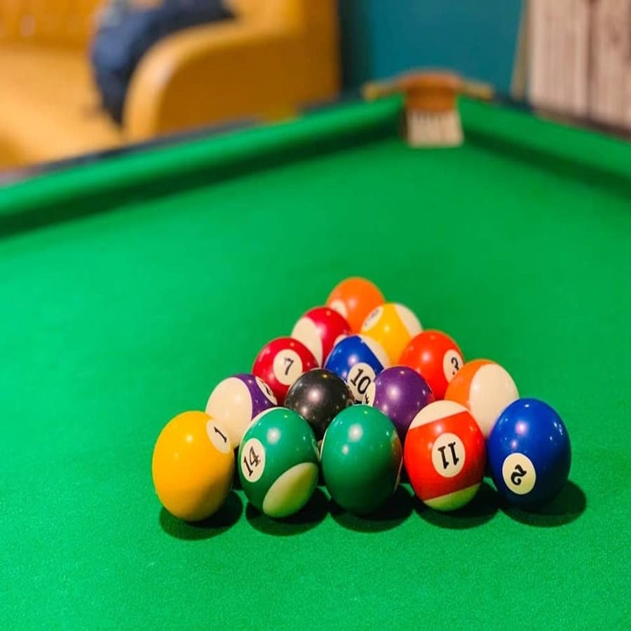 Billiards,Pool,Billiard table,Indoor games and sports,Billiard ball,Snooker,Games,Pocket billiards,Ball,Billiard room