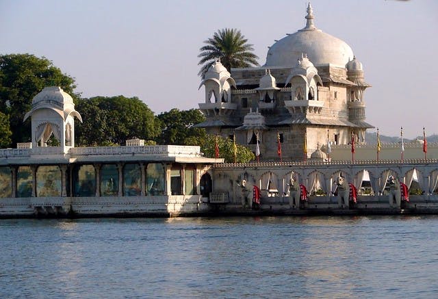 Waterway,Architecture,Water transportation,Water,Building,Tourism,River,Tree,Dome,Vehicle