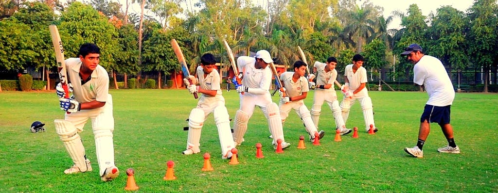 Cricket,Team sport,Team,Sports,Ball game,Bat-and-ball games,Player,Grass,Cricketer,Sport venue