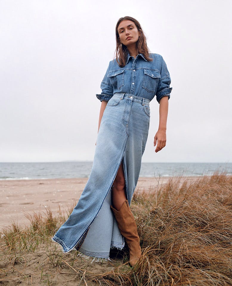 Denim,Jeans,People in nature,Clothing,Blue,Fashion,Waist,Textile,Dress,Trousers
