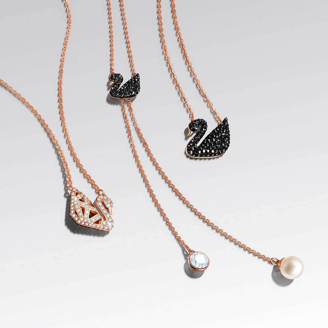 Necklace,Jewellery,Chain,Fashion accessory,Body jewelry,Pendant,Silver,Locket,Neck,Metal