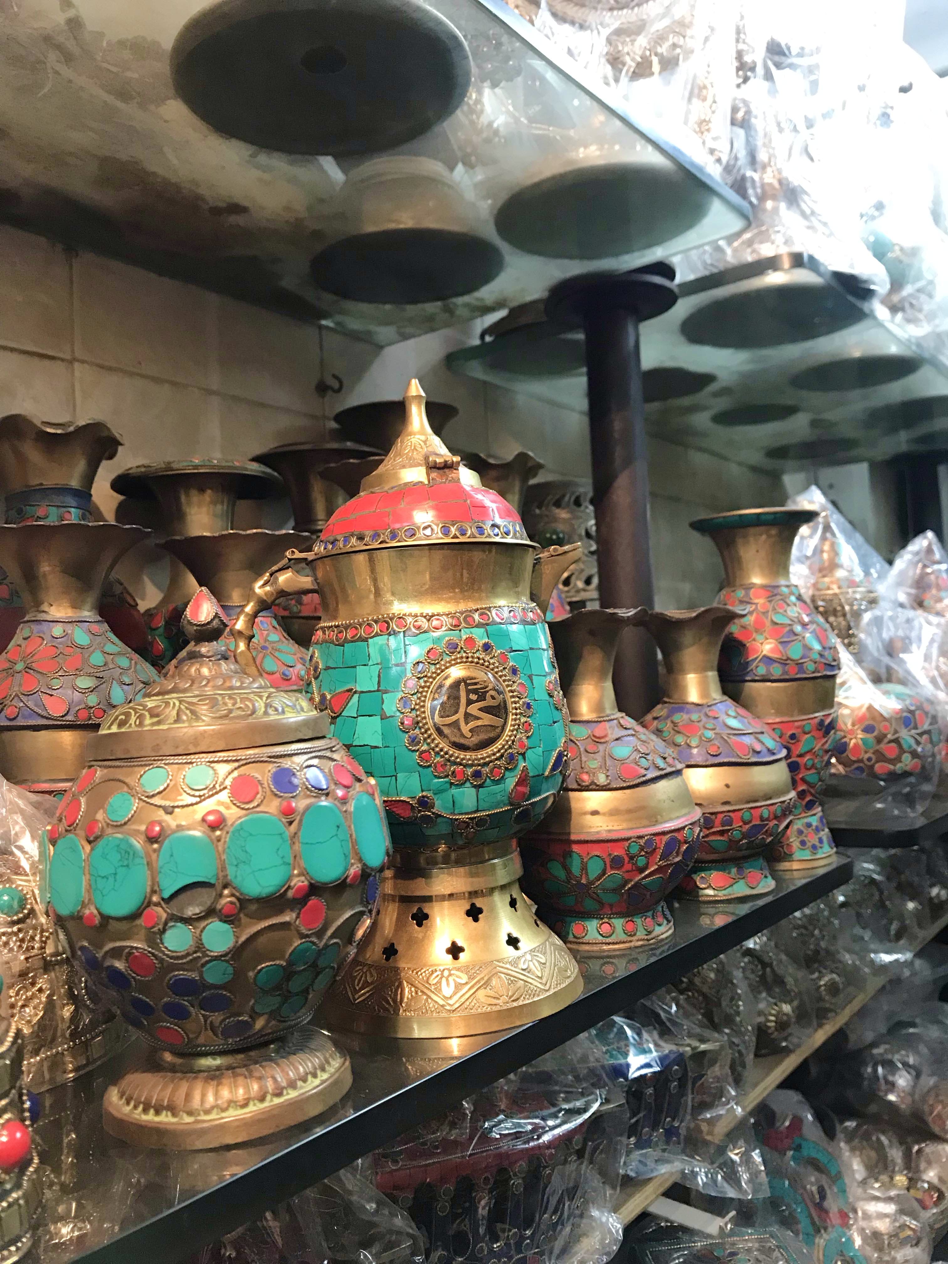 Souvenir,Ceramic,Urn,Collection,Market,Porcelain,Pottery,Artifact,Retail,Collectable