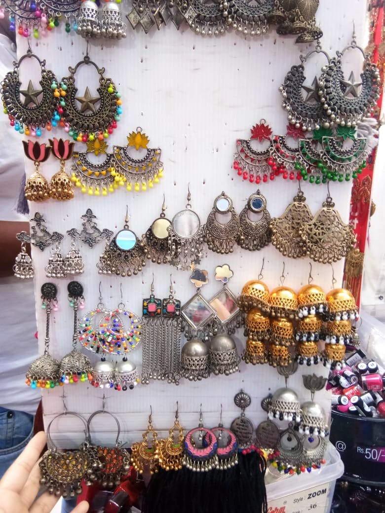 Christmas ornament,Fashion accessory,Christmas,Souvenir,Bazaar,Market,Christmas decoration,Ornament,Jewellery