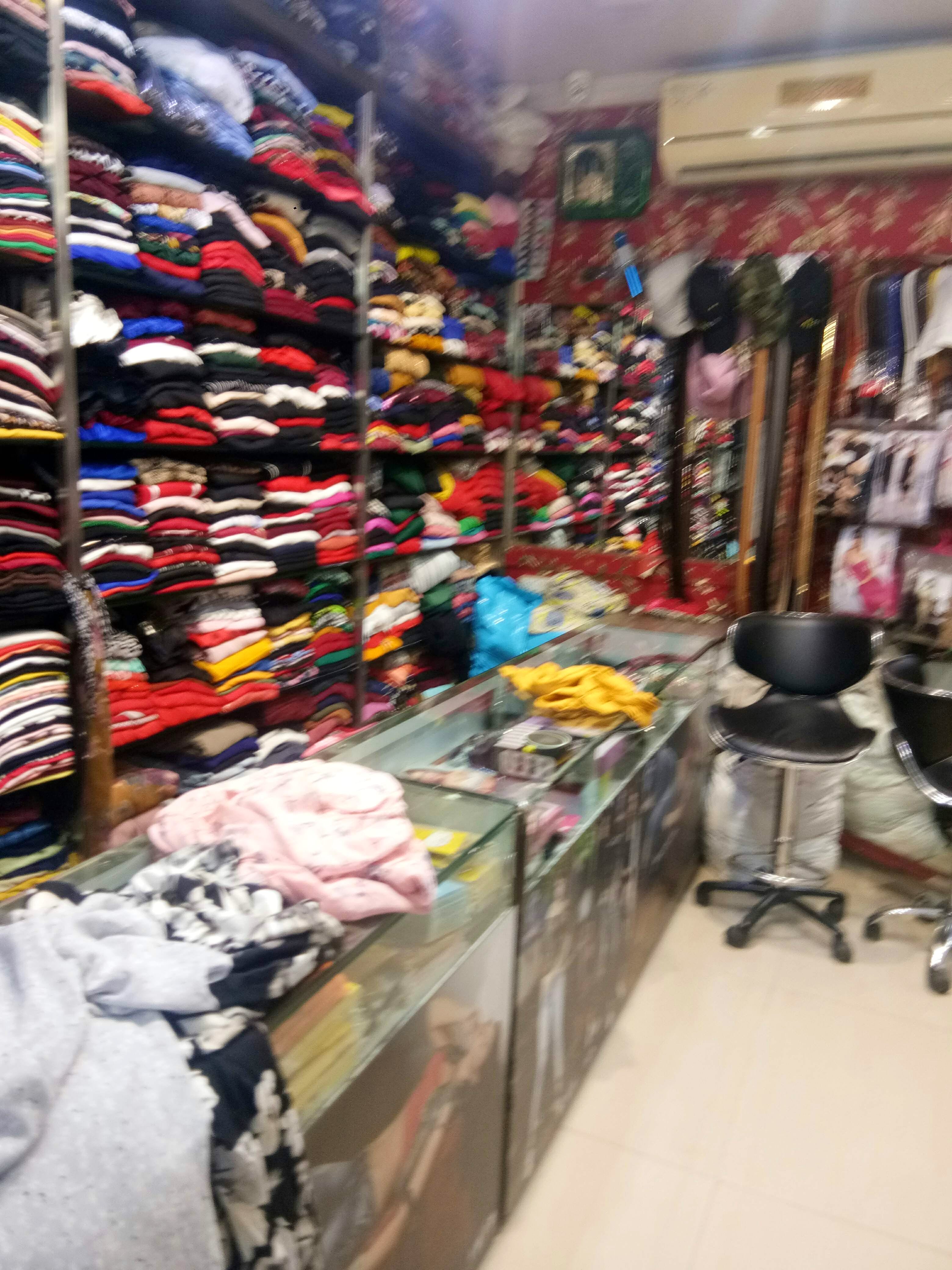 Outlet store,Product,Retail,Shopping,Footwear,Building,Marketplace,Supermarket,Customer,Bazaar