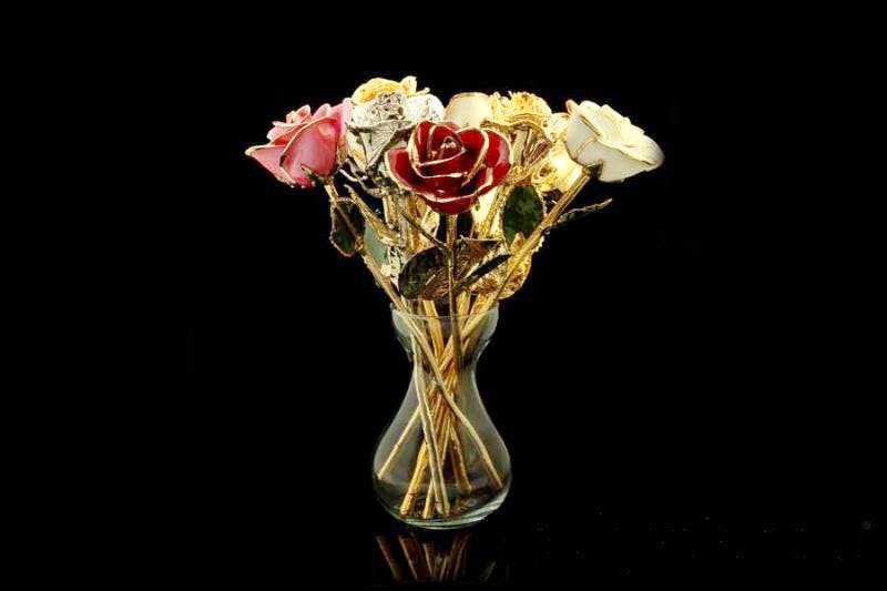 Rose,Still life photography,Cut flowers,Flower,Garden roses,Rose family,Vase,Plant,Bouquet,Font