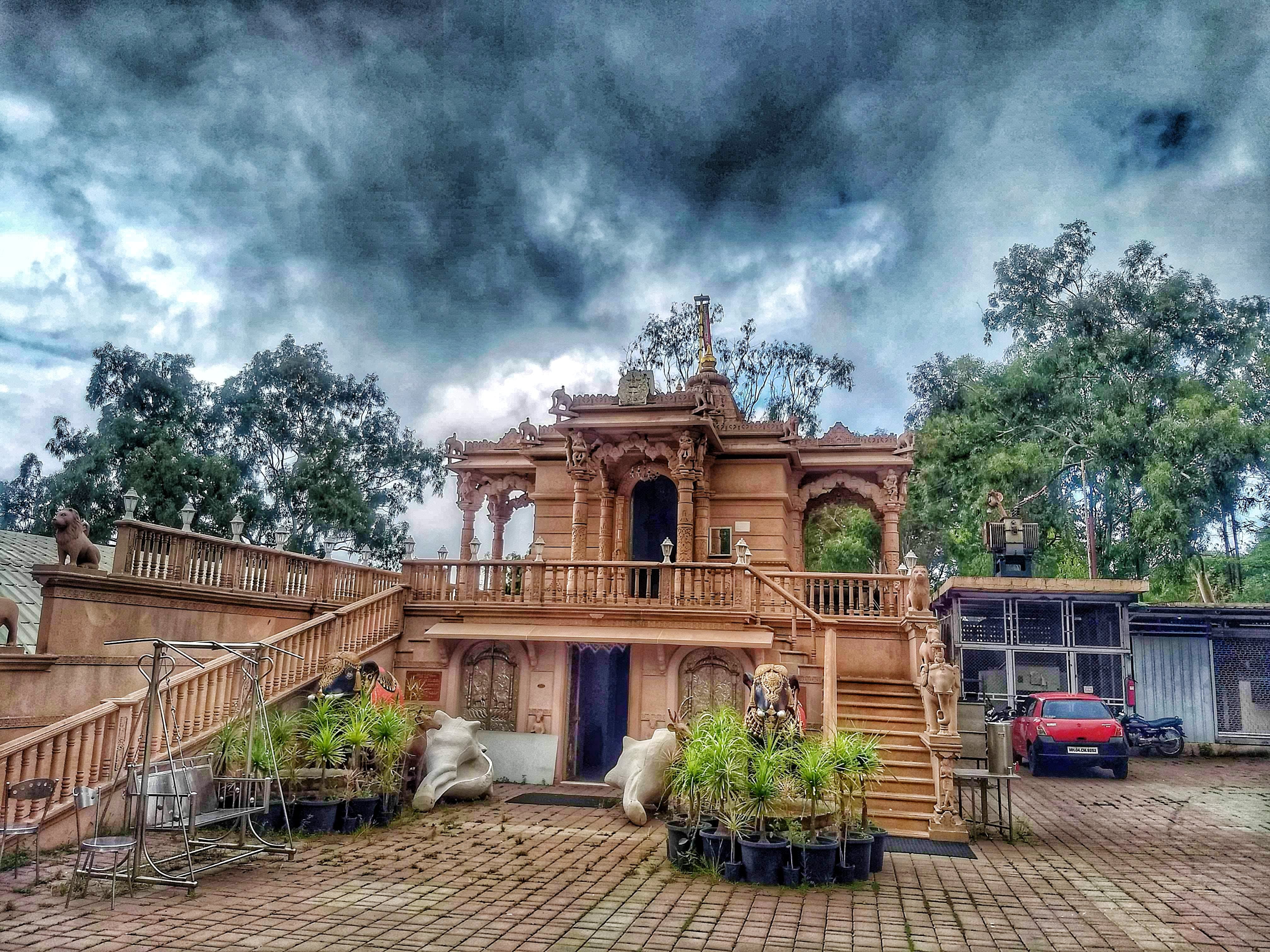 Sky,House,Property,Home,Cloud,Building,Architecture,Real estate,Estate,Tree