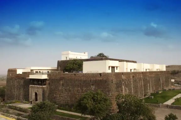 Photo source: Fort Jadhavgadh