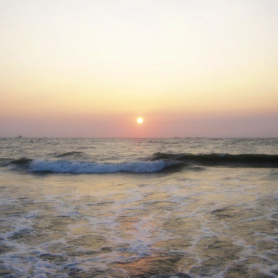 Horizon,Body of water,Sky,Sea,Wave,Ocean,Sunrise,Shore,Sunset,Water
