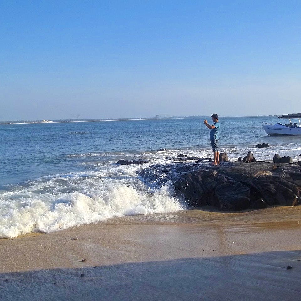 Body of water,Sky,Sea,Ocean,Beach,Wave,Shore,Water,Coast,Wind wave