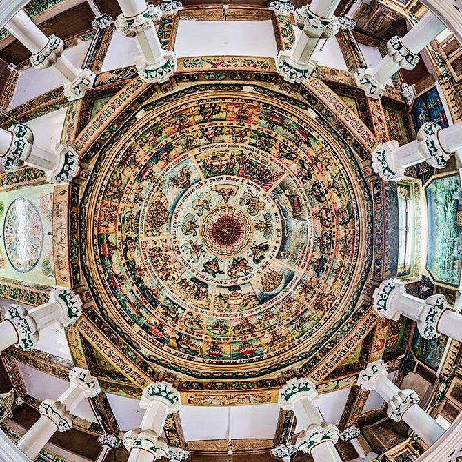 Dome,Architecture,Symmetry,Ceiling,Building,Stock photography,Baptistery,Photography,Daylighting,Circle
