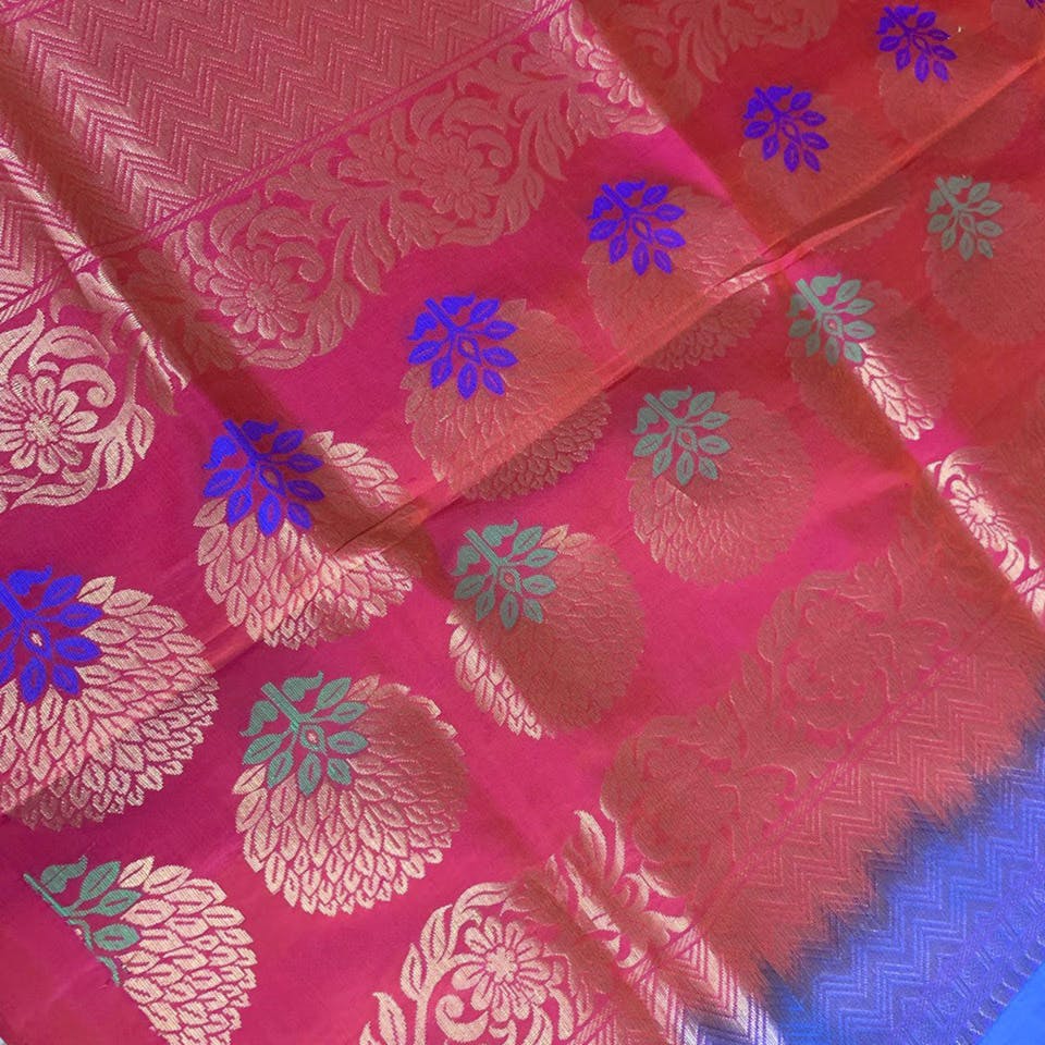 Pink,Magenta,Red,Textile,Pattern,Purple,Woven fabric,Peach,Silk,Pattern