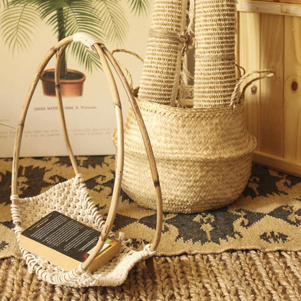 Wicker,Picnic basket,Basket,Room,Table,Interior design,Furniture,Home accessories,Lampshade