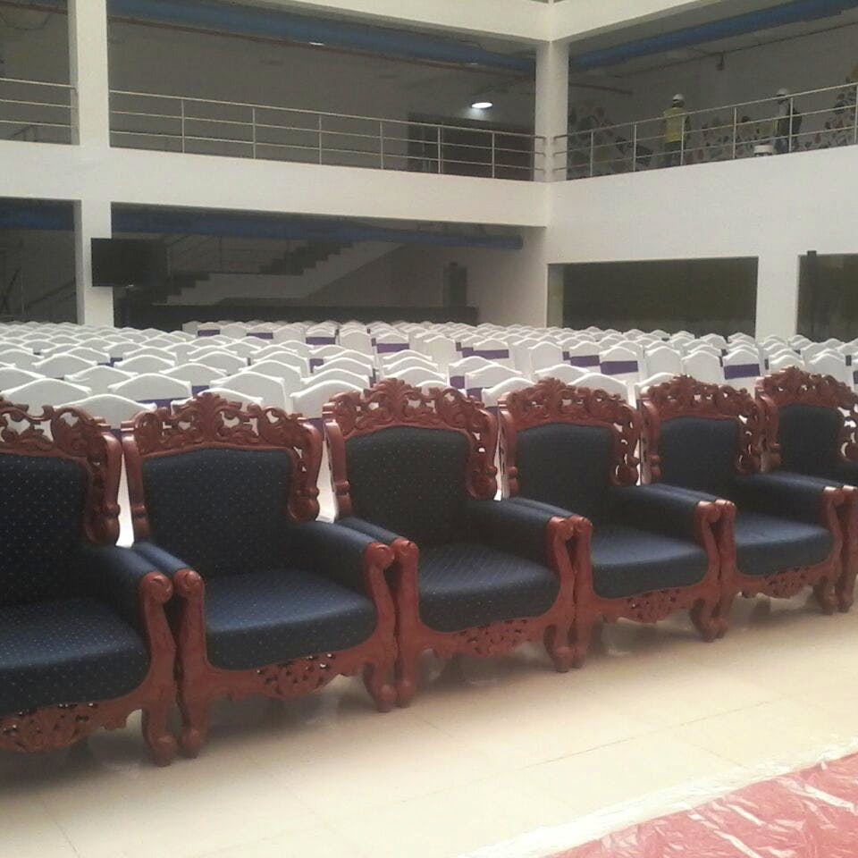 Auditorium,Chair,Room,Conference hall,Furniture,Table,Building,Interior design,Aisle,Function hall