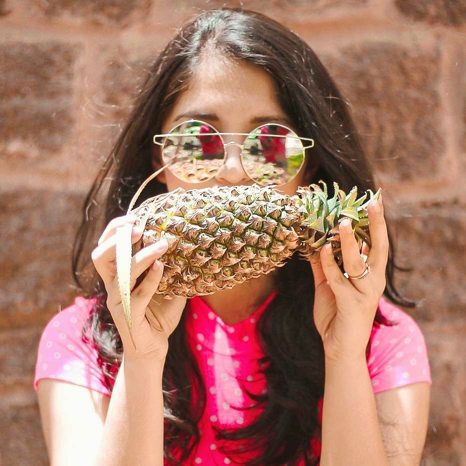 Vegetarian food,Eyewear,Plant,Hand,Glasses,Photography,Flower,Vegetable,Superfood,Child